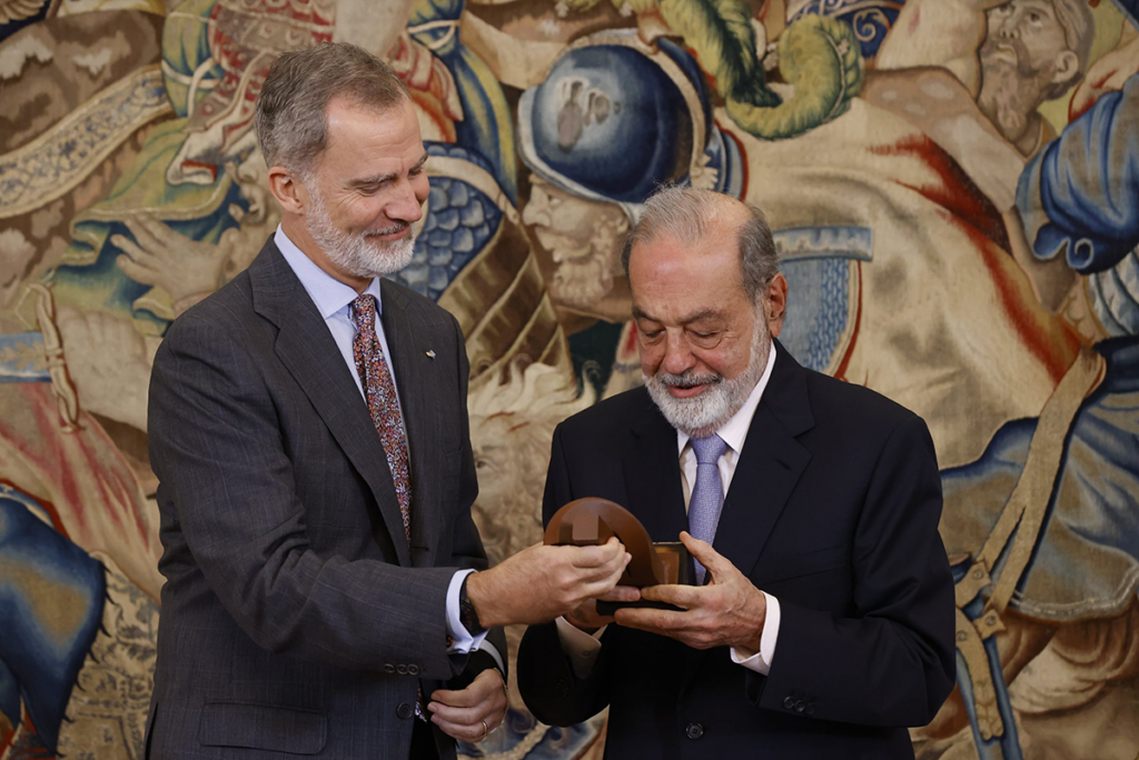 El Rey de España entregó el “Premio Enrique V. Iglesias” al ingeniero Carlos Slim por su contribución al crecimiento de la región iberoamericana