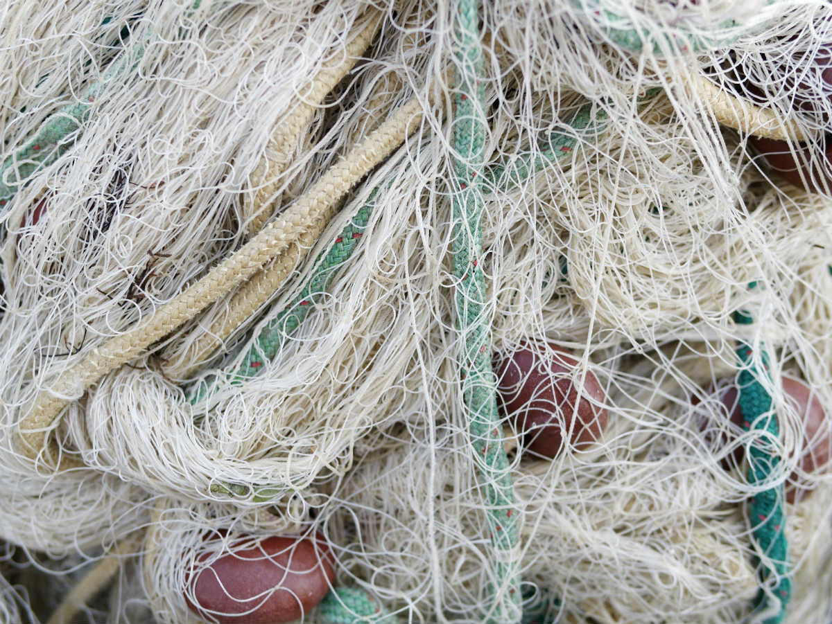 Pavimentos textiles modulares a partir de redes de pesca desechadas •  CONSTRUIBLE